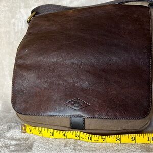Fossil Brown Leather Messenger Bag with Vintage Appeal